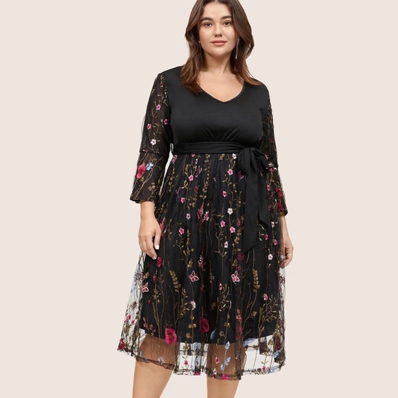BloomChic Plus Size 2XL Floral Embroidered Mesh Patchwork Bell Sleeve Dress - Picture 4 of 6